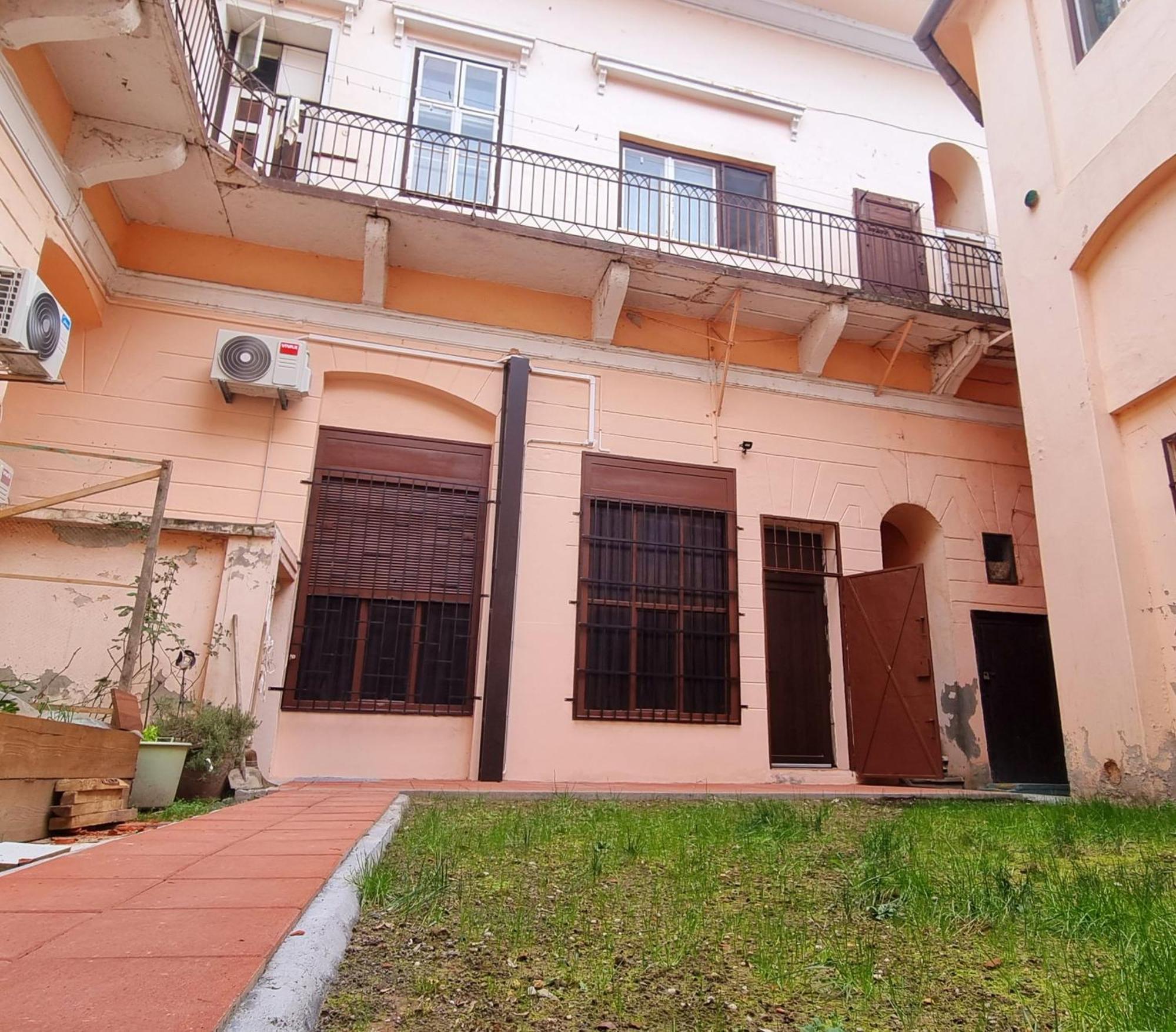 Tresor Delux Apartment *